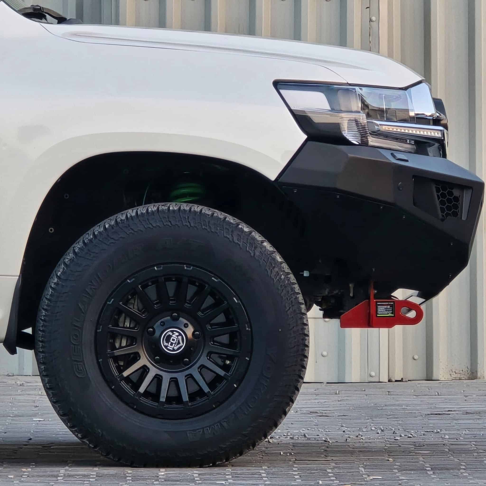 LC200 RAID BULL BAR