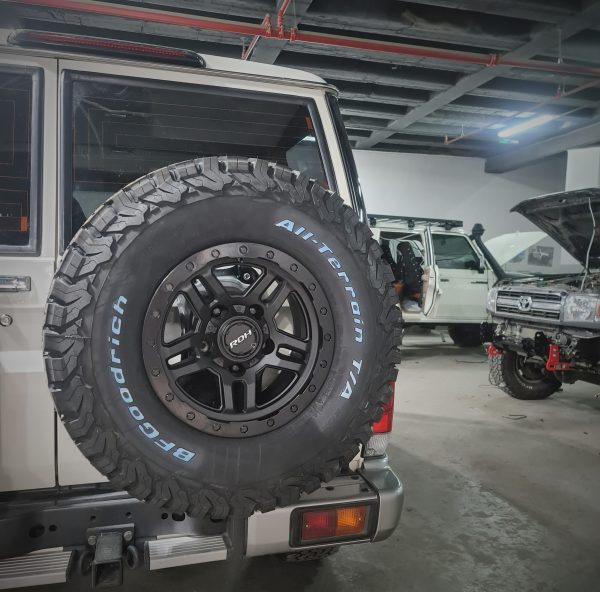 LC71/LC76/LC78/LC79 (17X9) 5x Hammer wheels (5/150)